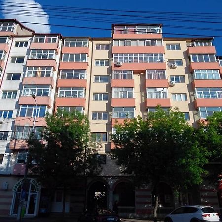 Studio With A View In City Center Targoviste Esterno foto