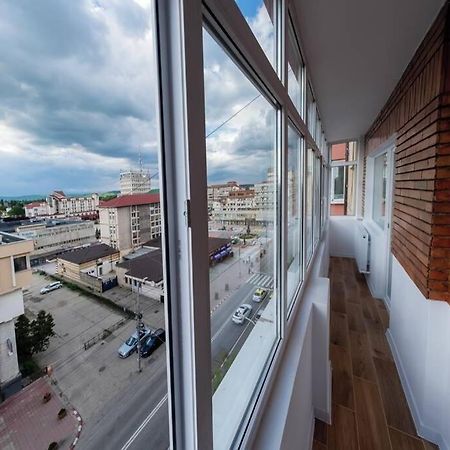 Studio With A View In City Center Targoviste Esterno foto