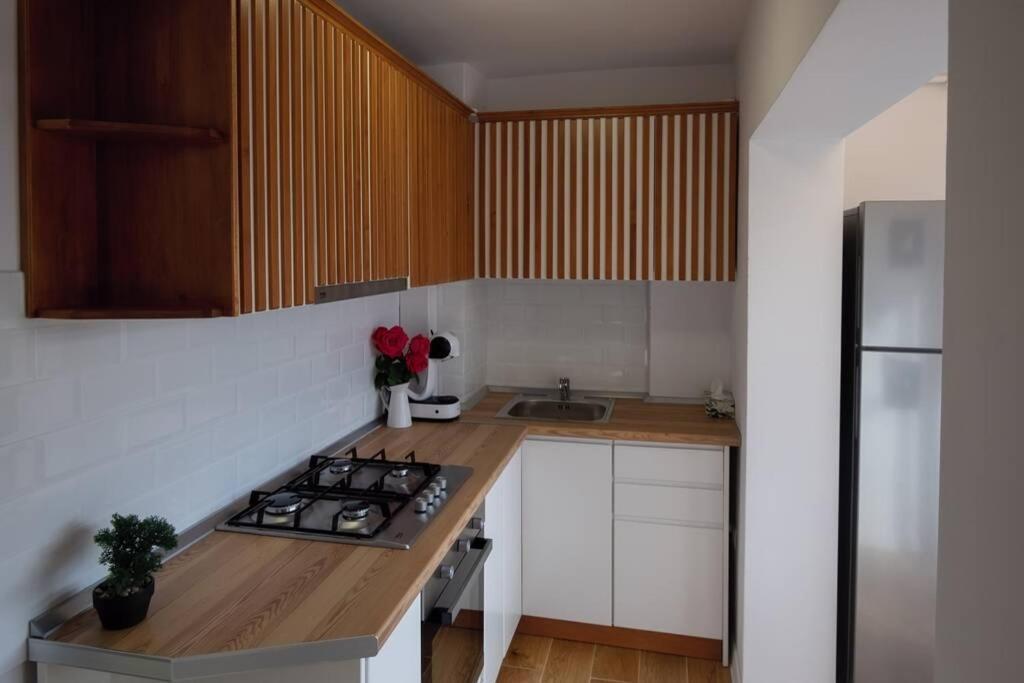 Studio With A View In City Center Targoviste Esterno foto